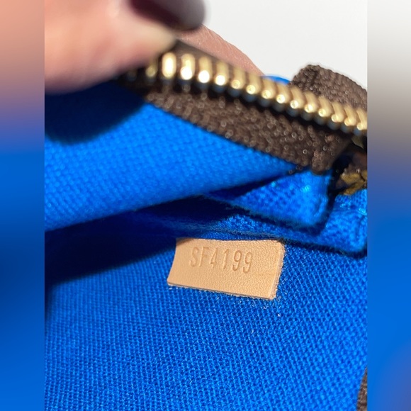 LOUIS VUITTON Mini Pochette Accessories 2019 Holiday Vivienne Venice - Picture 6 of 9